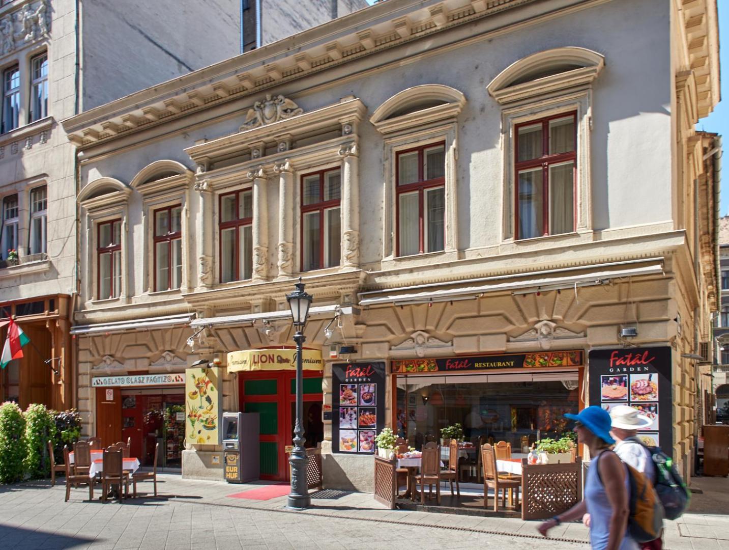Lion Premium, Budapest